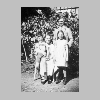 034-0005 Walter und Margarethe Christoph mit den Kindern Albrecht und Rotraut im Jahre 1936..jpg